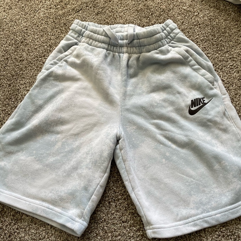 Color changing logo - boys Nike shorts